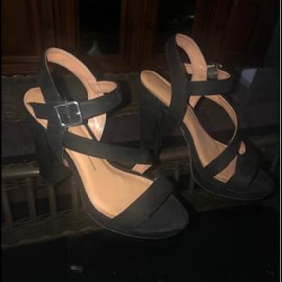 report black heels